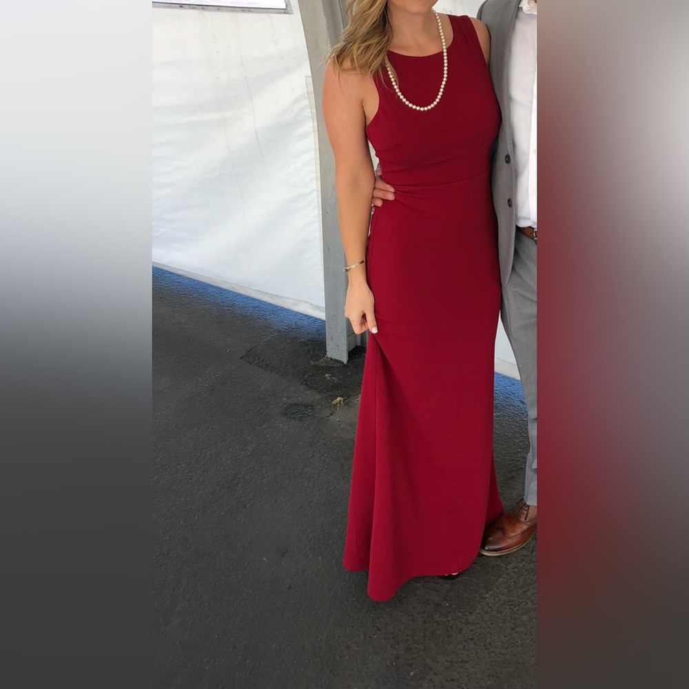 Elegant and Timeless red dress from Lulus. Size Small